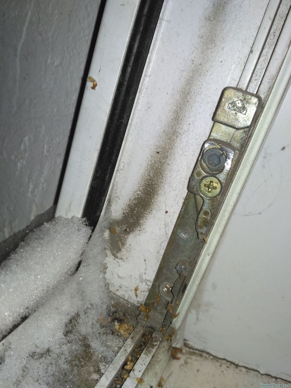 Зимний режим на балконной двери