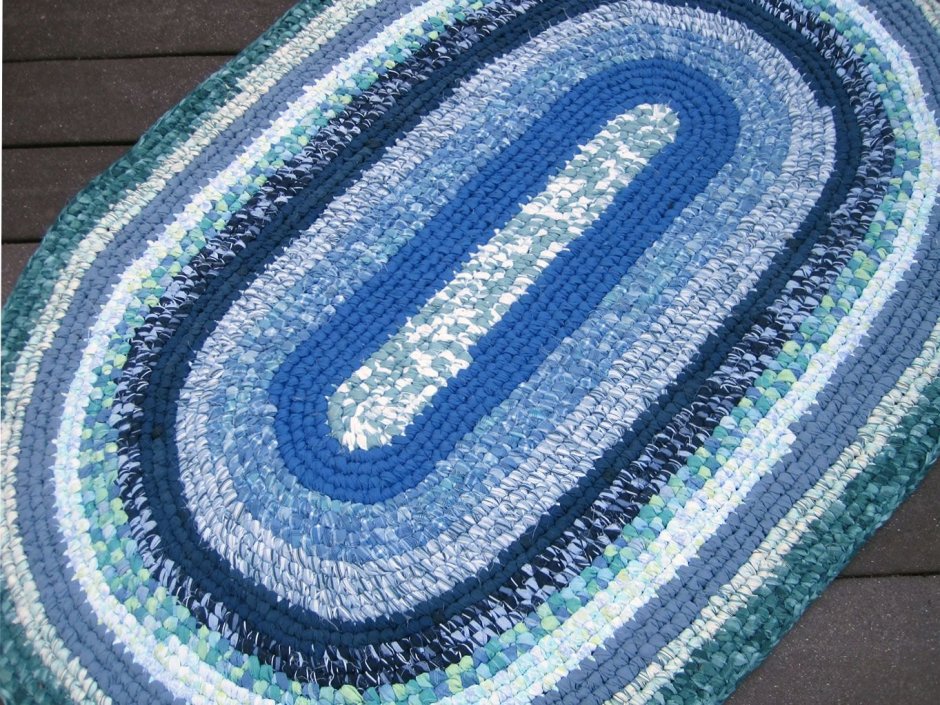 Коврик из старых джинсов крючком