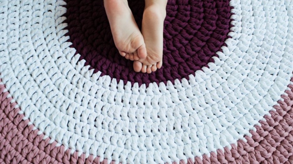 Коврик из трикотажной пряжи крючком