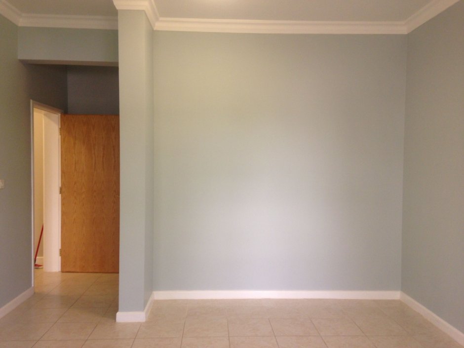 Фото пустой стены в комнате