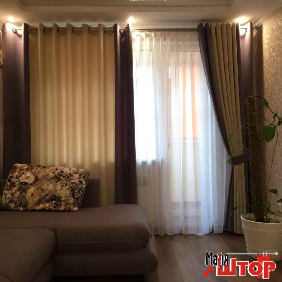 Шторы на люверсах в гостиную на 2 окна