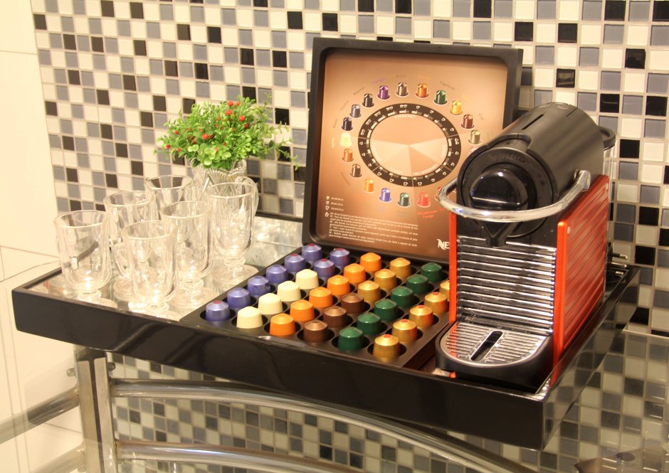 Зона для чая в салоне красоты