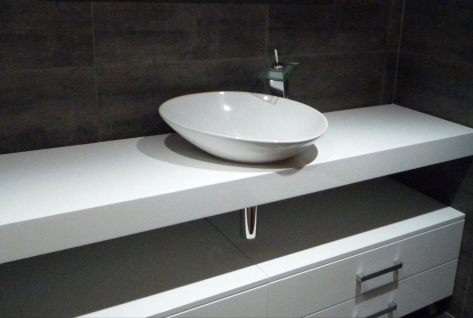 Столешница для ванной из искусственного камня
