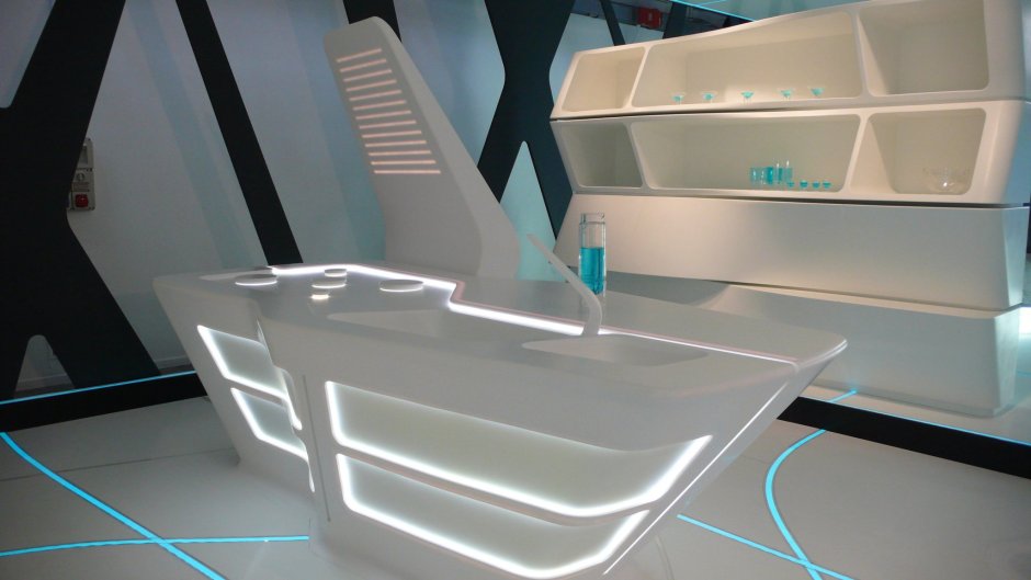 Стол с подсветкой из акрилового камня