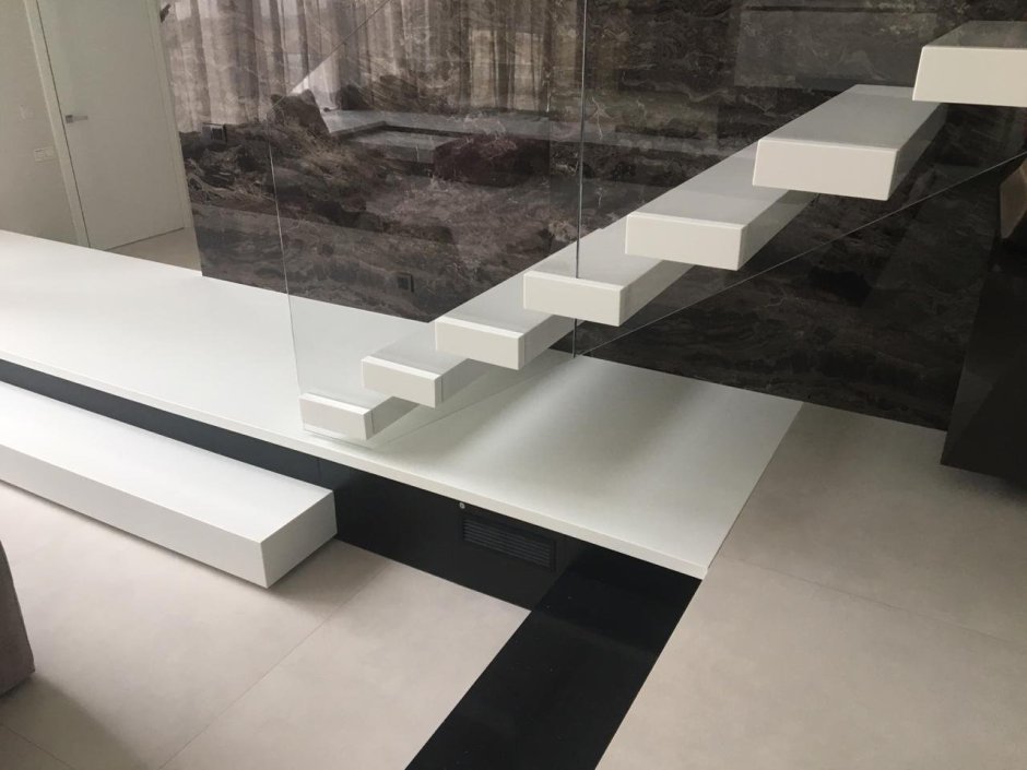 Ступени из акрилового камня