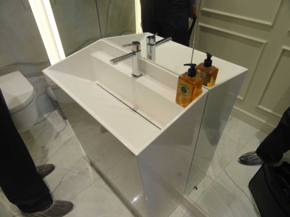 Тумба из искусственного акрилового камня