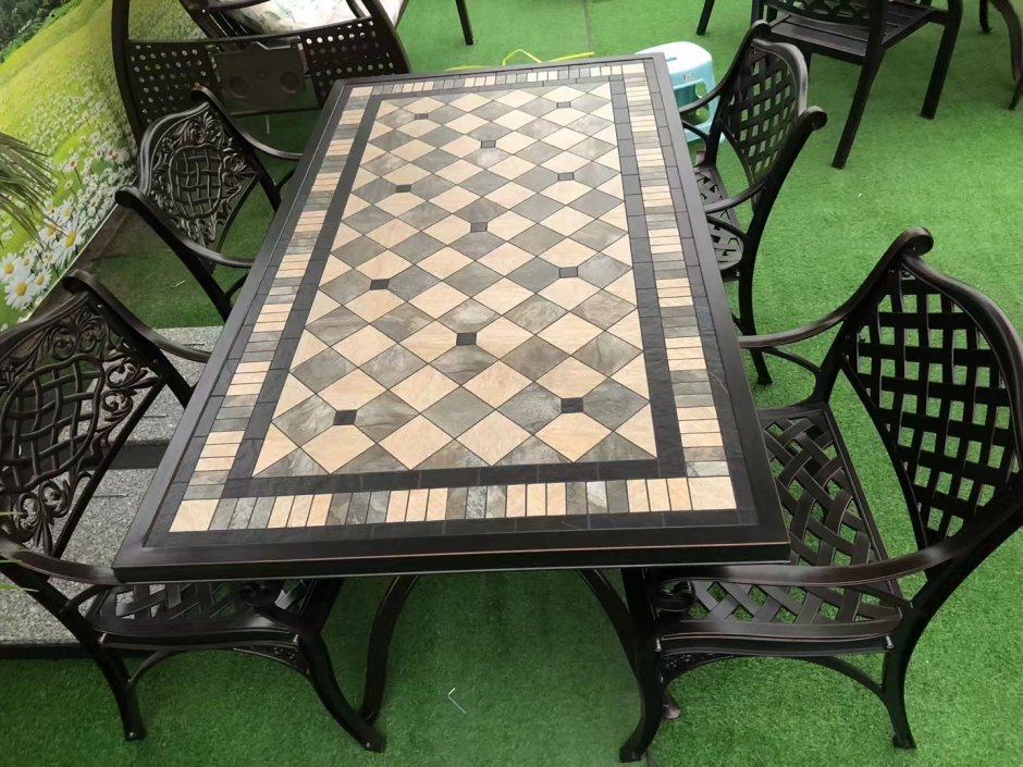 Уличный стол с керамической плиткой
