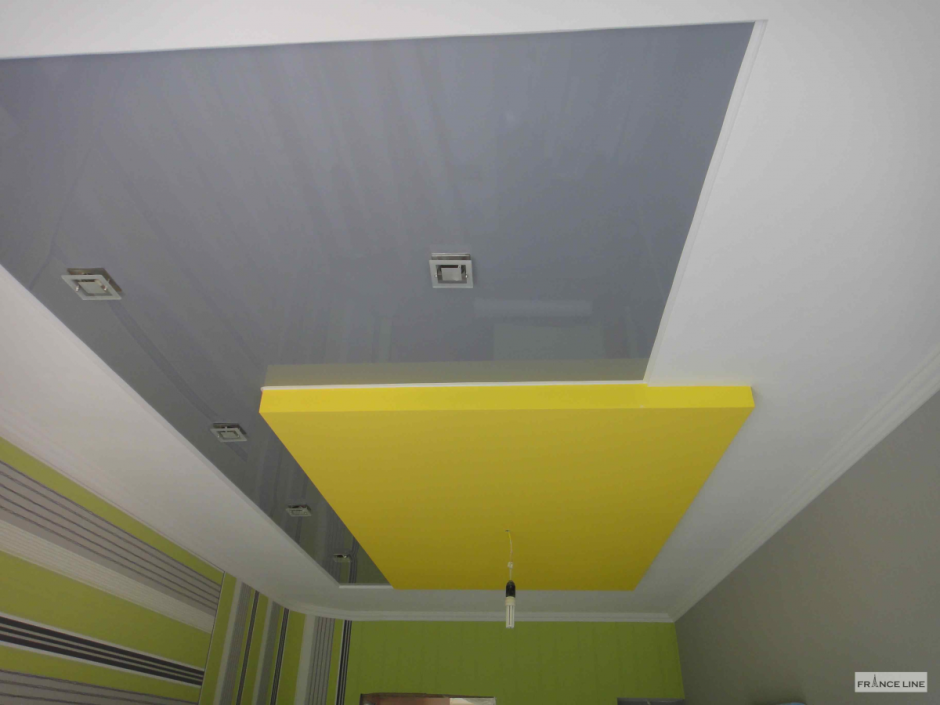 Серый натяжной потолок