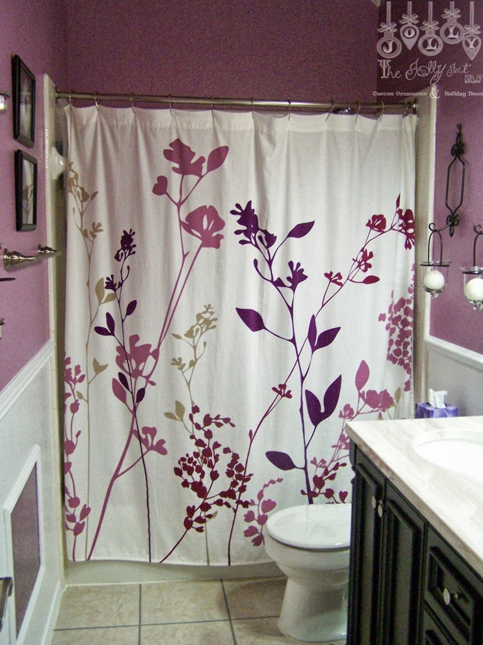 Разрисованные стены в ванной в фиолетово розовых тонах
