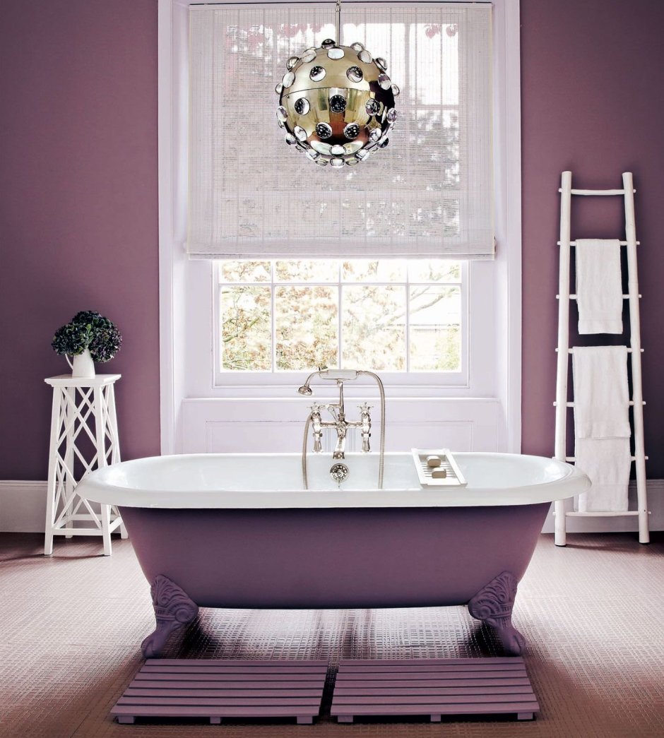 Стиль ванной комнаты пурпурного цвета